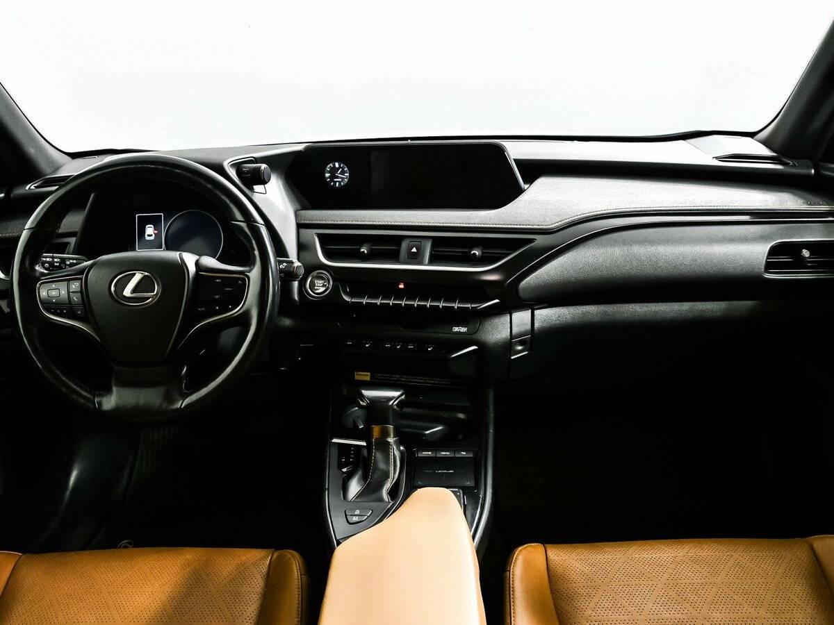 Б/У Лексус У-Икс 2019 года. Фото: #10