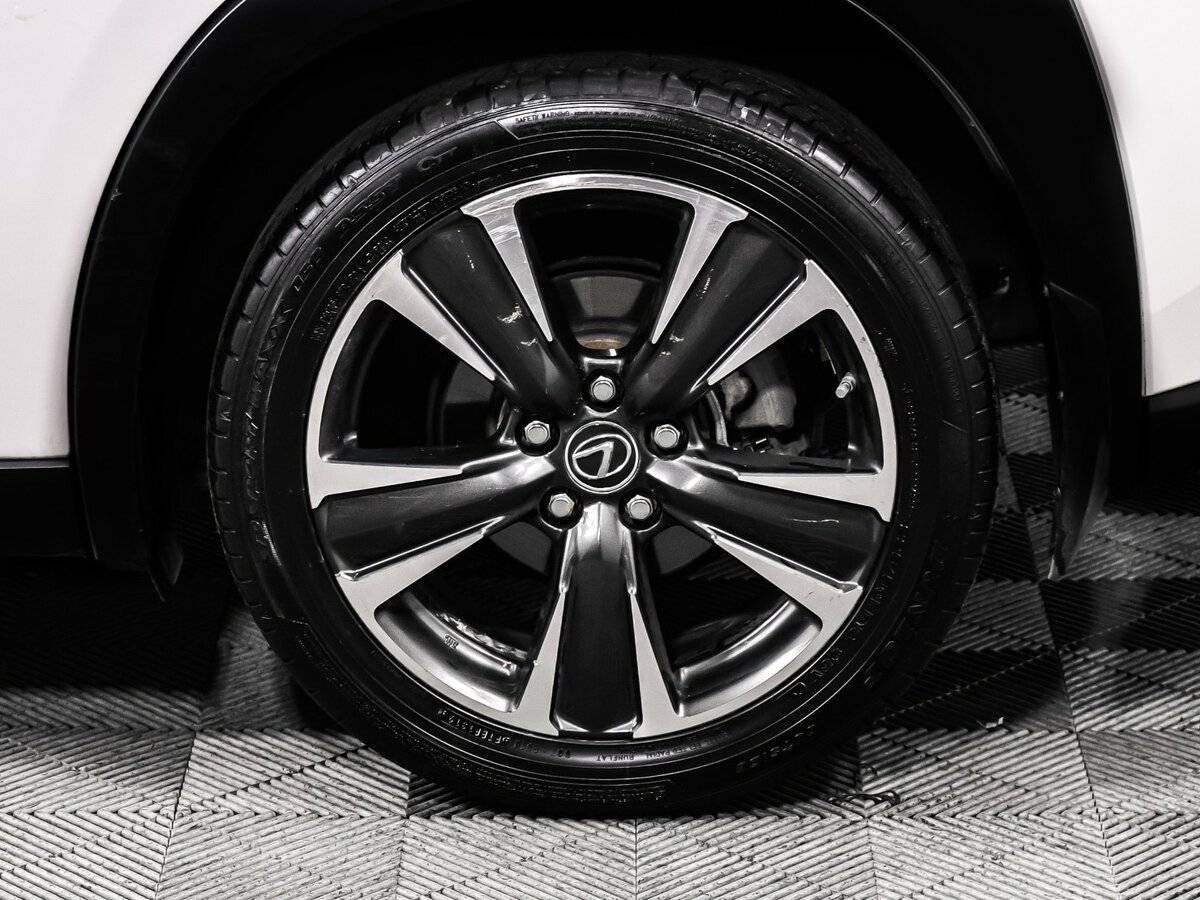 Б/У Лексус У-Икс 2019 года. Фото: #13