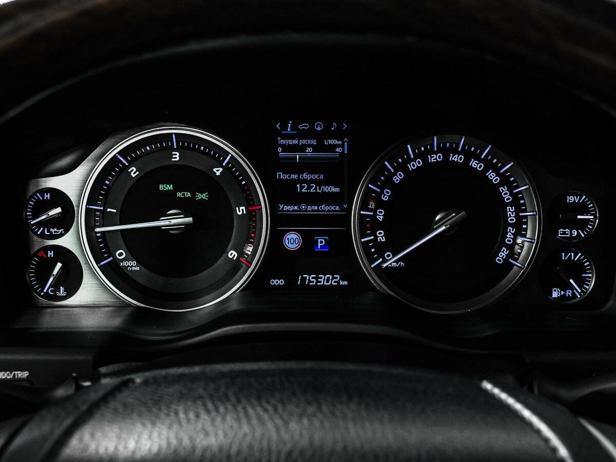 Б/У Тойота Лэнд Крузер 2015 года. Фото: #9