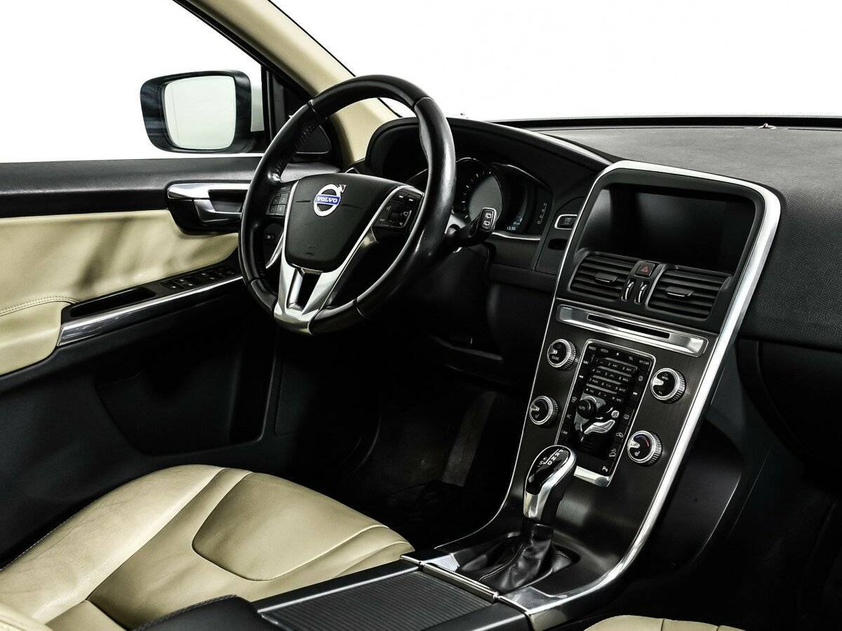 Б/У Вольво ИксЦ60 2014 года. Фото: #8