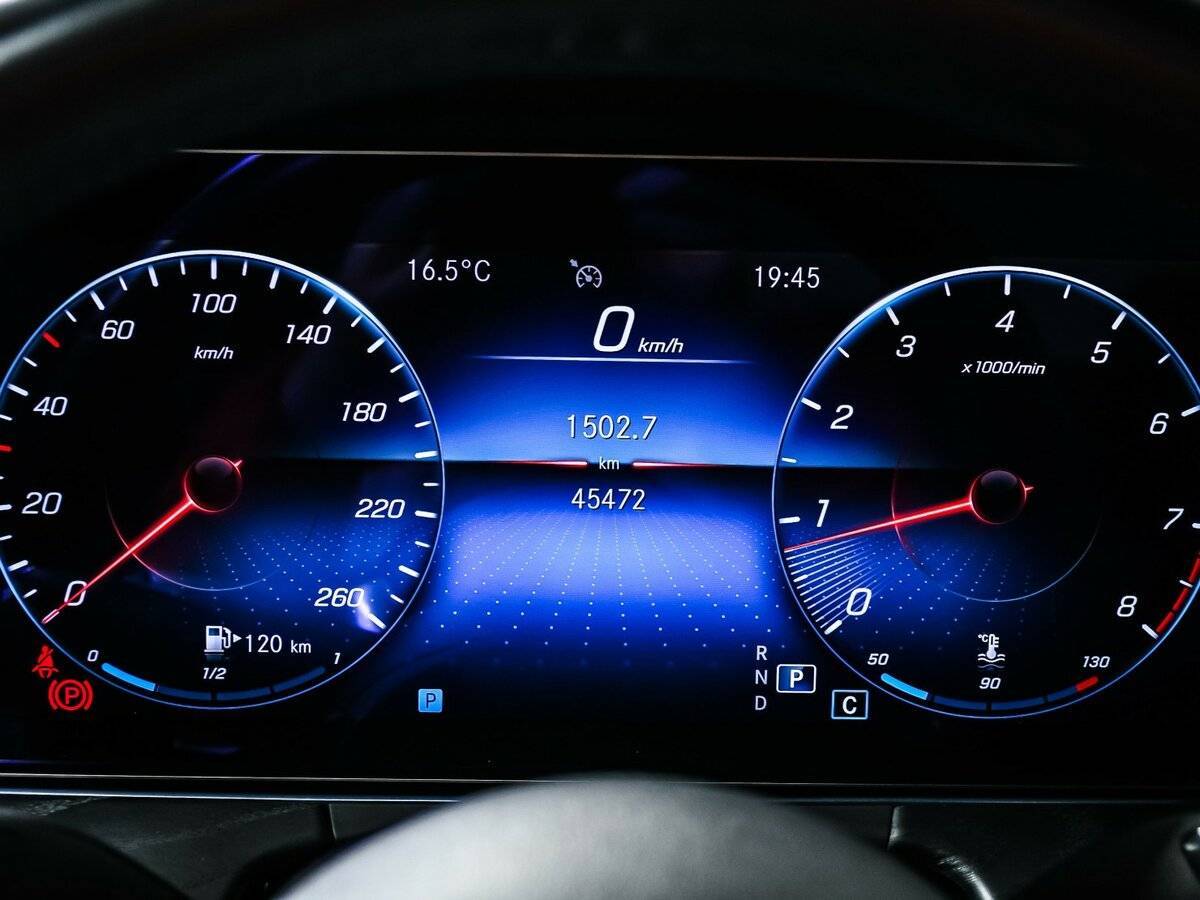 Б/У Мерседес-Бенц Е-Класс 2020 года. Фото: #9