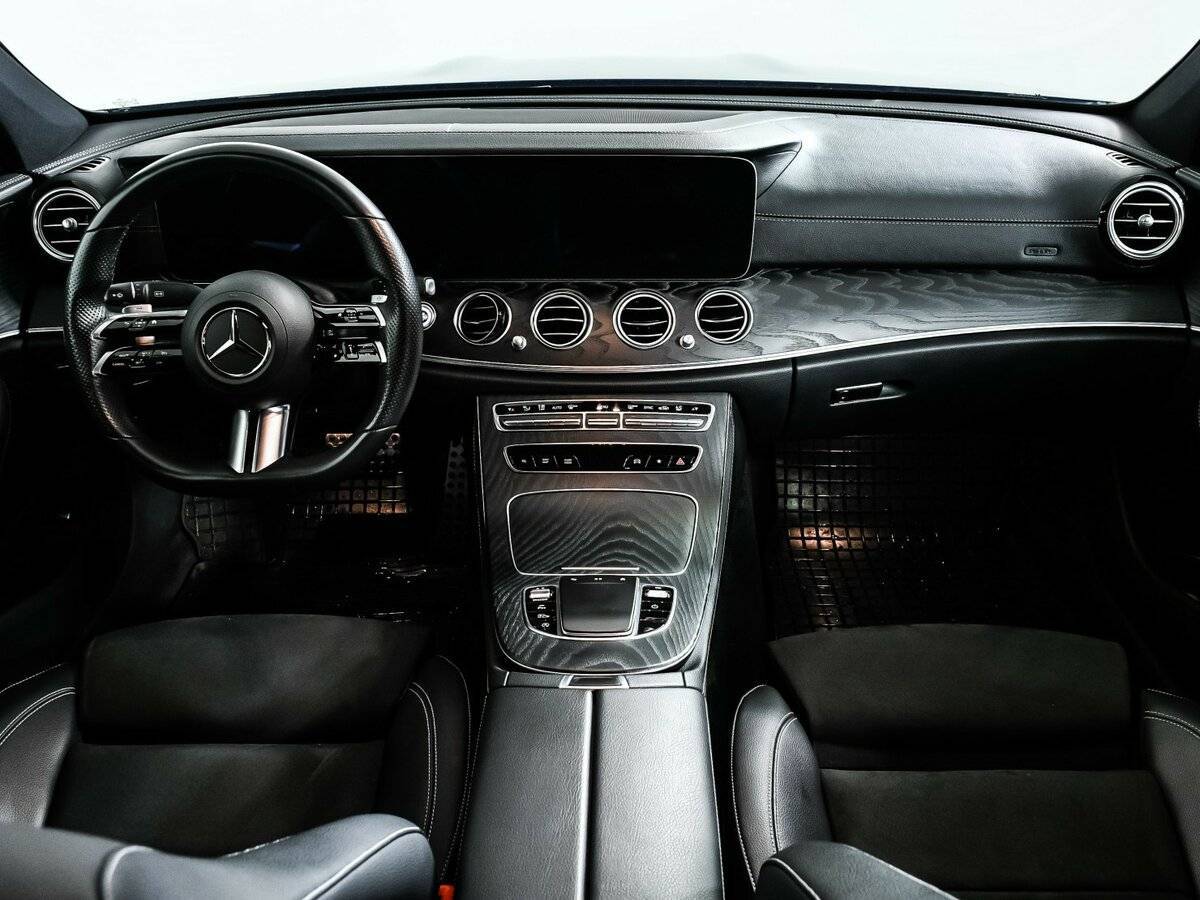 Б/У Мерседес-Бенц Е-Класс 2020 года. Фото: #10