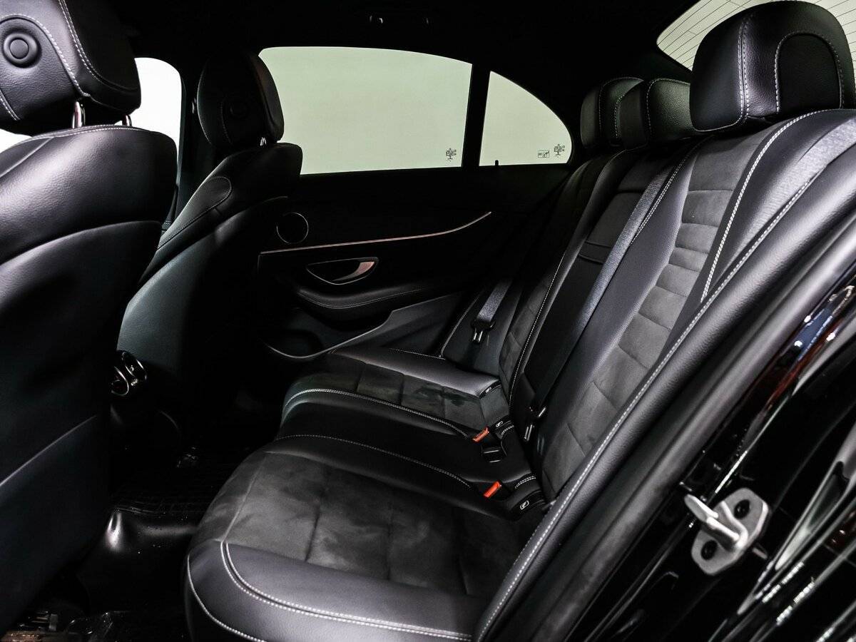 Б/У Мерседес-Бенц Е-Класс 2020 года. Фото: #11