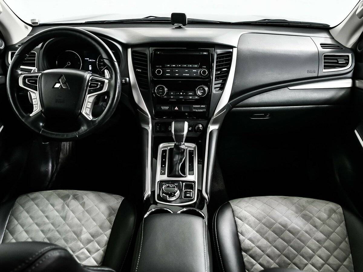 Mitsubishi Pajero Sport 2018 года с пробегом. Фото: #10
