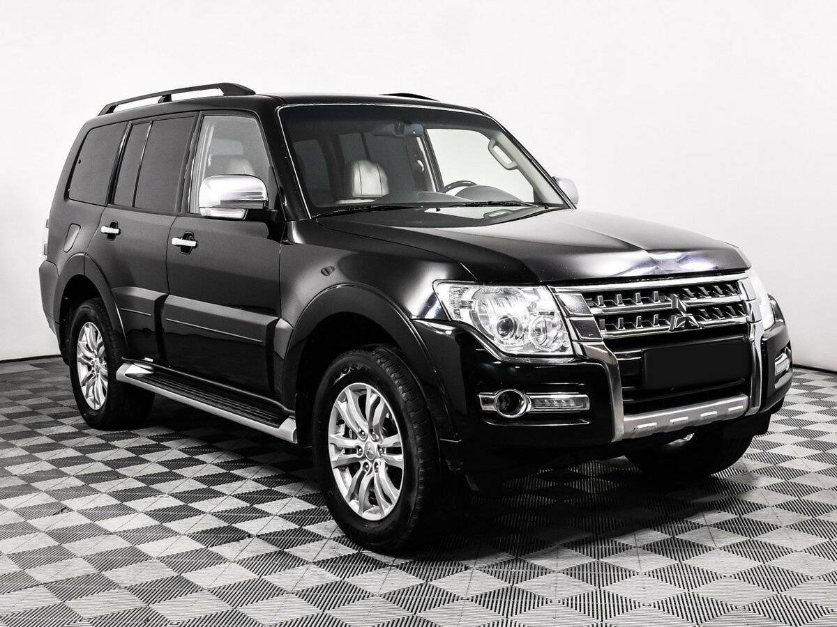 Б/У Митсубиши Паджеро 2017 года. Фото: #2