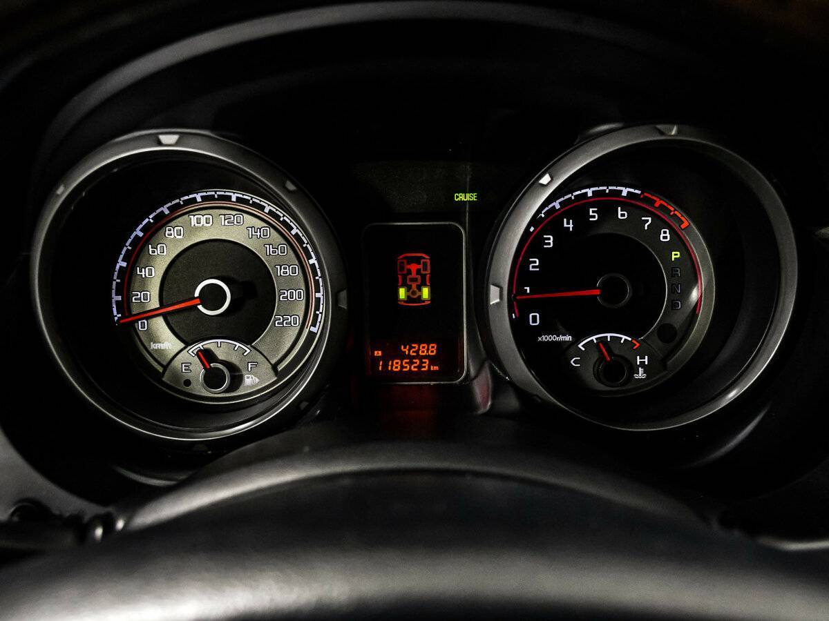 Б/У Митсубиши Паджеро 2017 года. Фото: #9