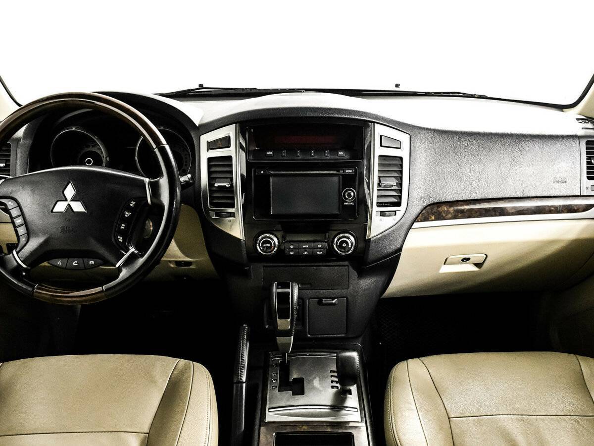Б/У Митсубиши Паджеро 2017 года. Фото: #10