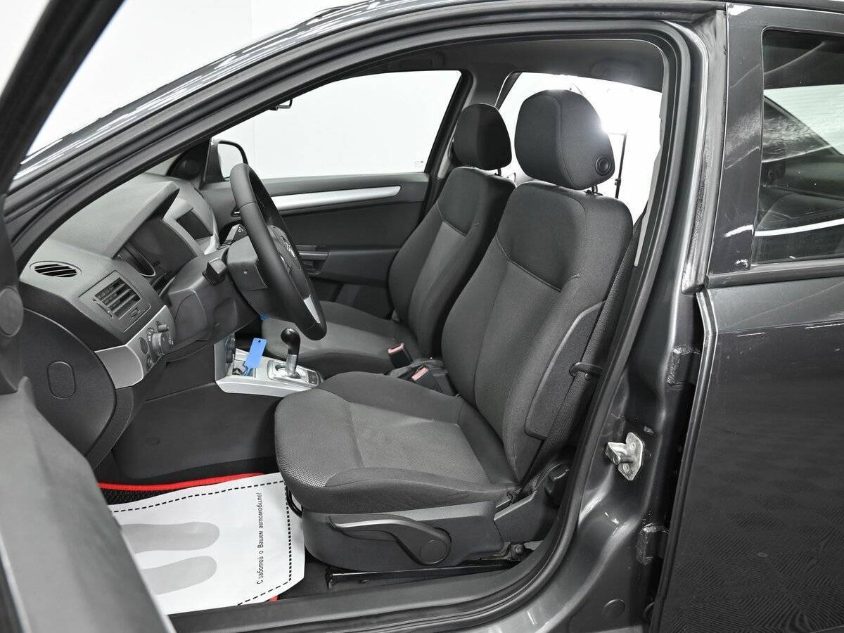 Б/У Опель Астра 2012 года. Фото: #5