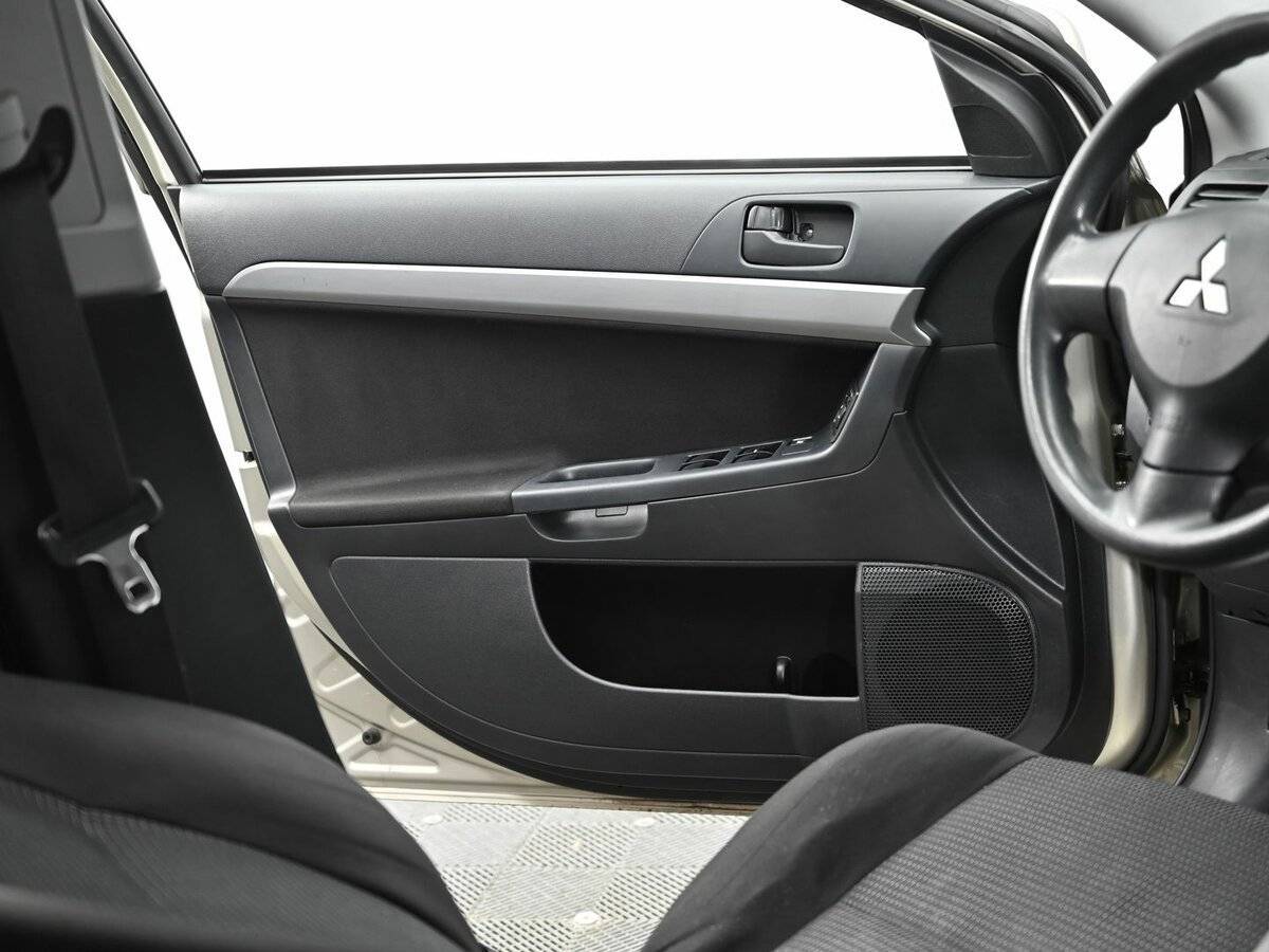 Б/У Митсубиши Лансер 2010 года. Фото: #5