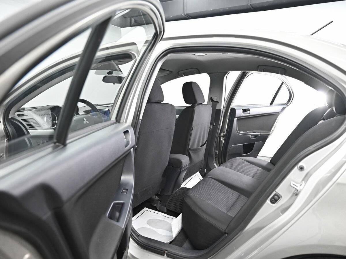 Б/У Митсубиши Лансер 2010 года. Фото: #11