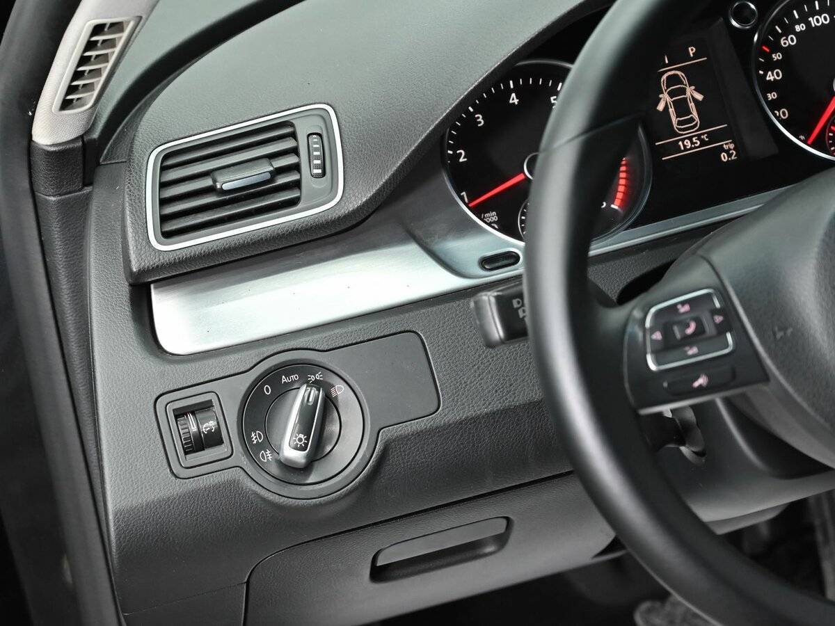 Б/У Фольксваген Пассат 2012 года. Фото: #8