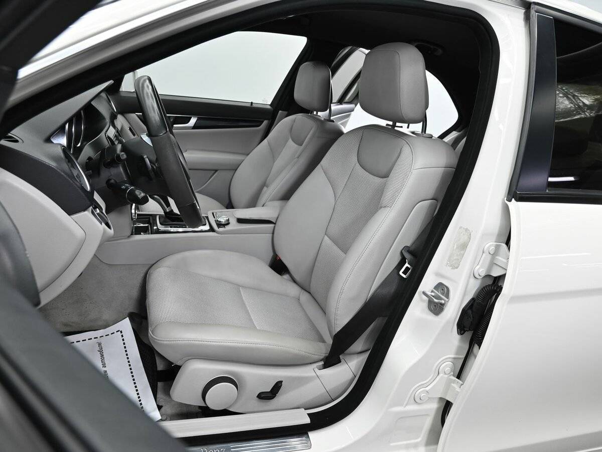 Б/У Мерседес-Бенц Ц-Класс 2012 года. Фото: #4