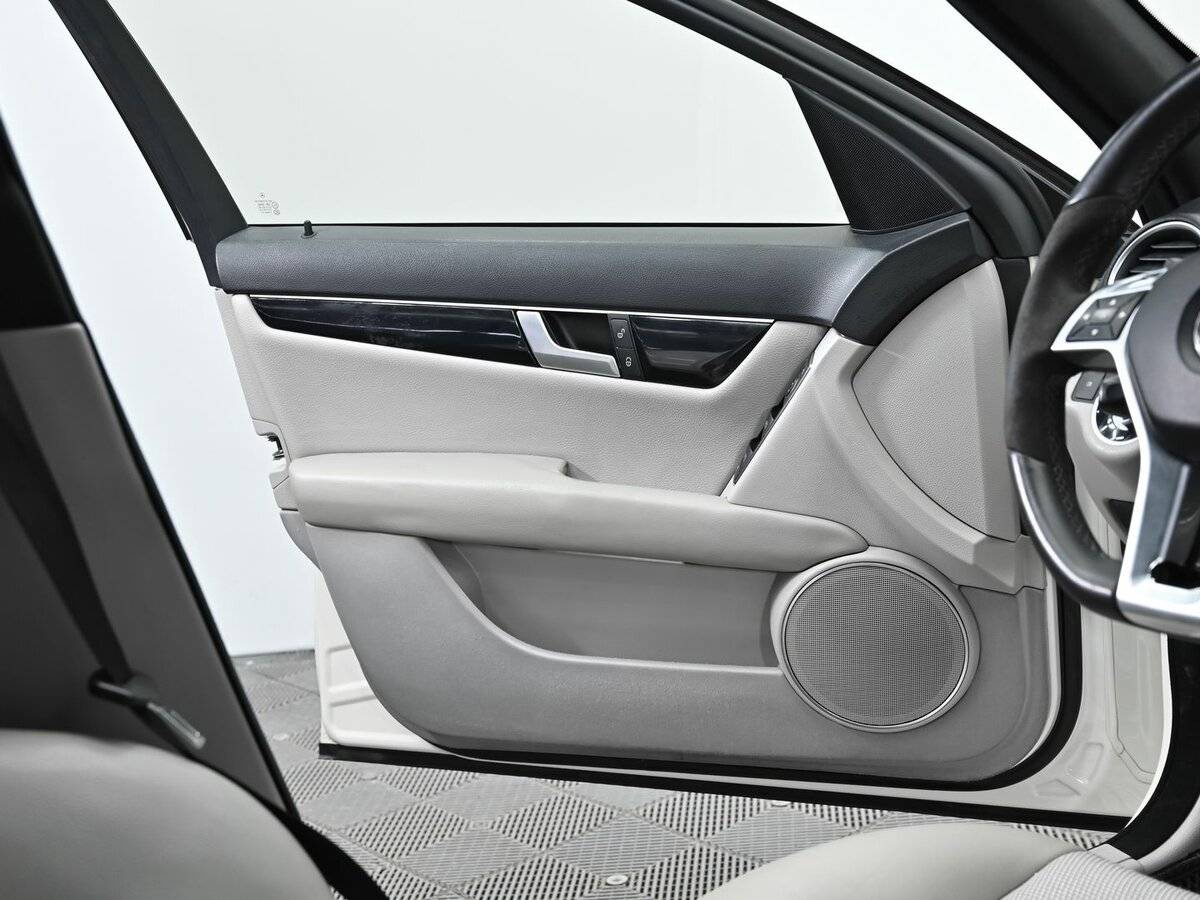 Б/У Мерседес-Бенц Ц-Класс 2012 года. Фото: #5