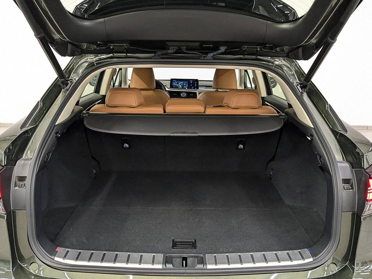 Б/У Лексус Р-Икс 2022 года. Фото: #7