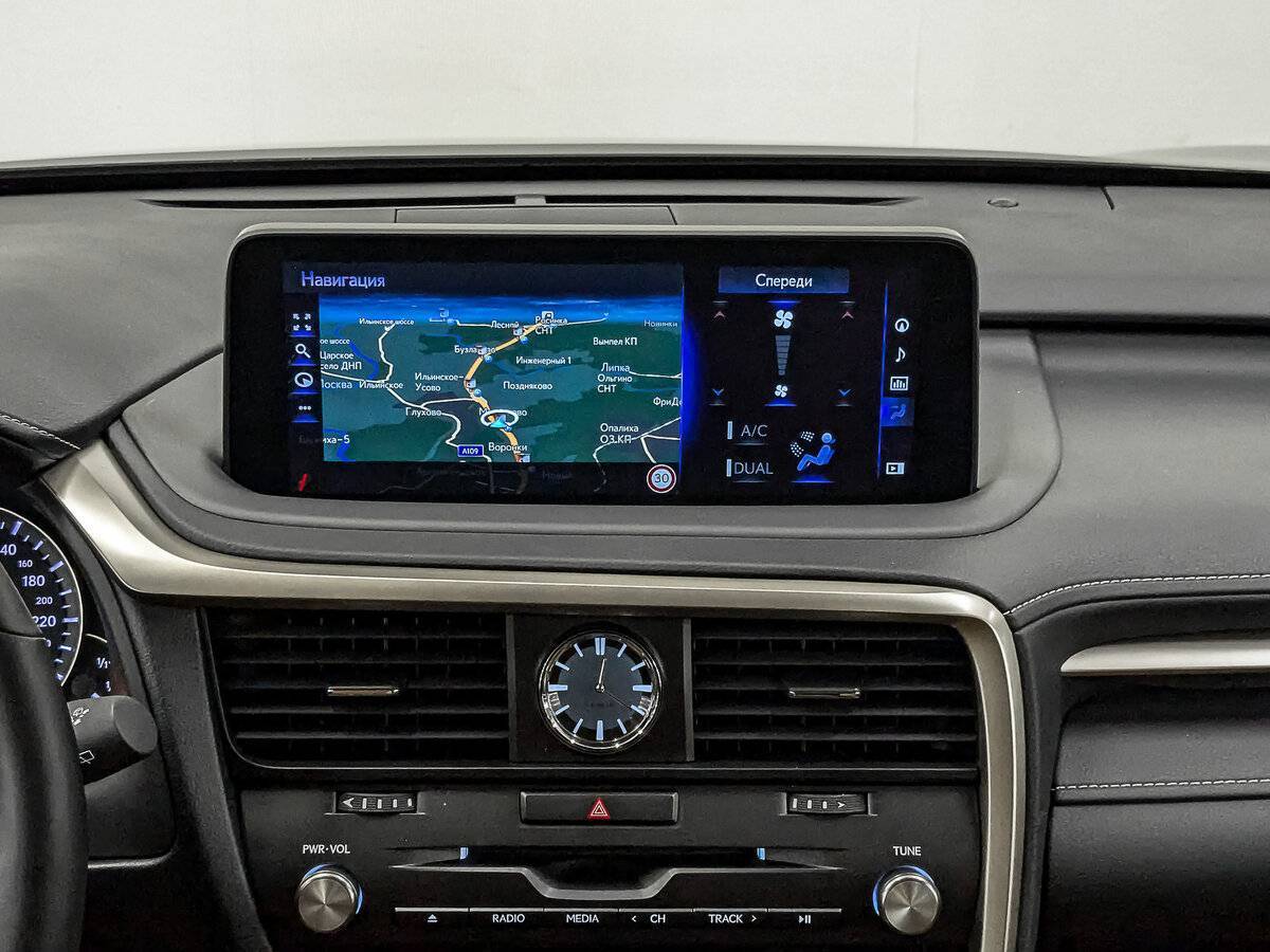 Б/У Лексус Р-Икс 2022 года. Фото: #10