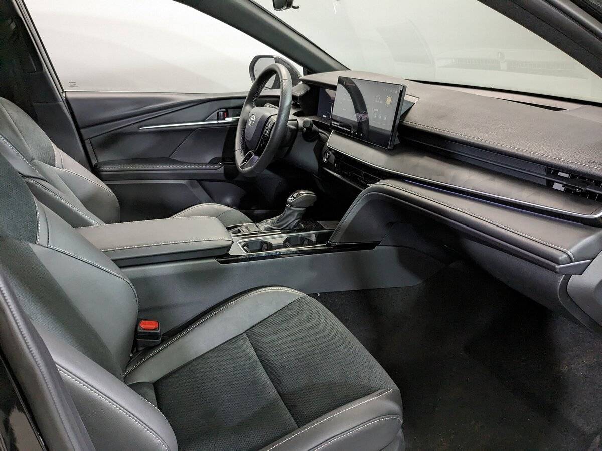 Б/У Тойота Камри 2024 года. Фото: #8