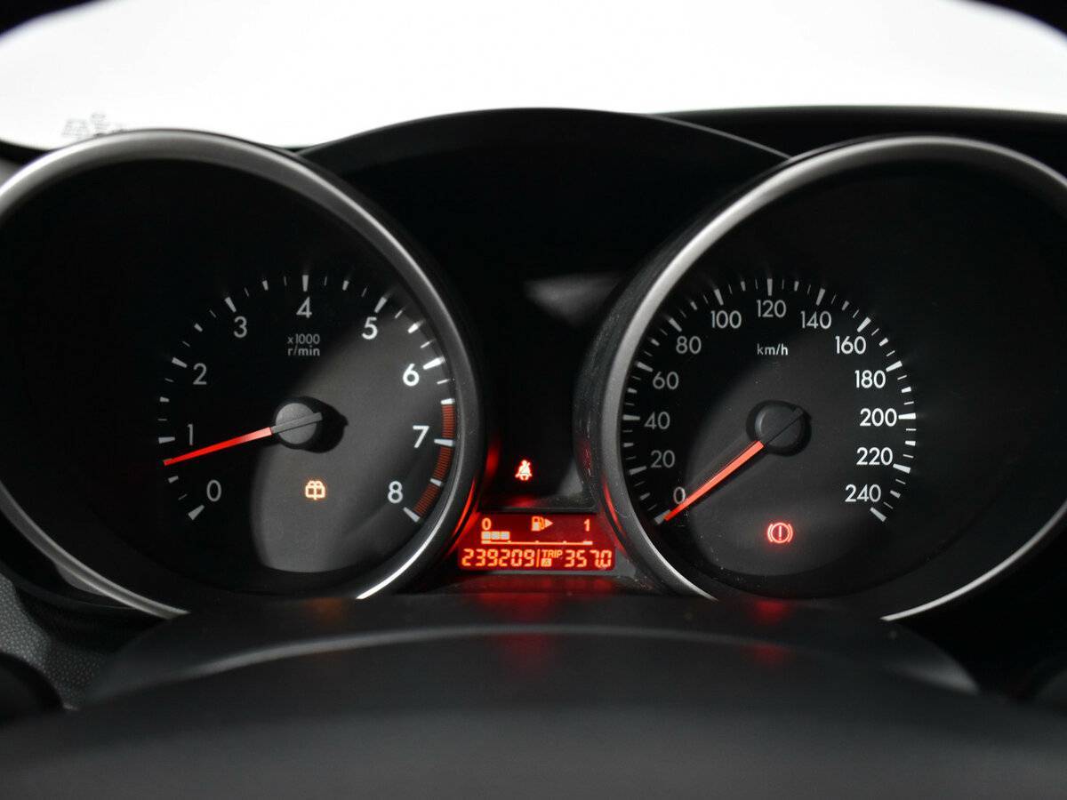 Б/У Мазда 3 2011 года. Фото: #11