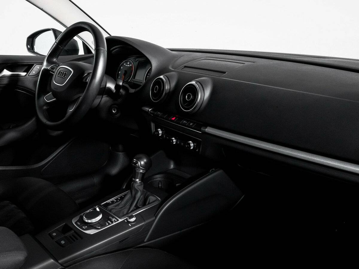 Б/У Ауди А3 2015 года. Фото: #8