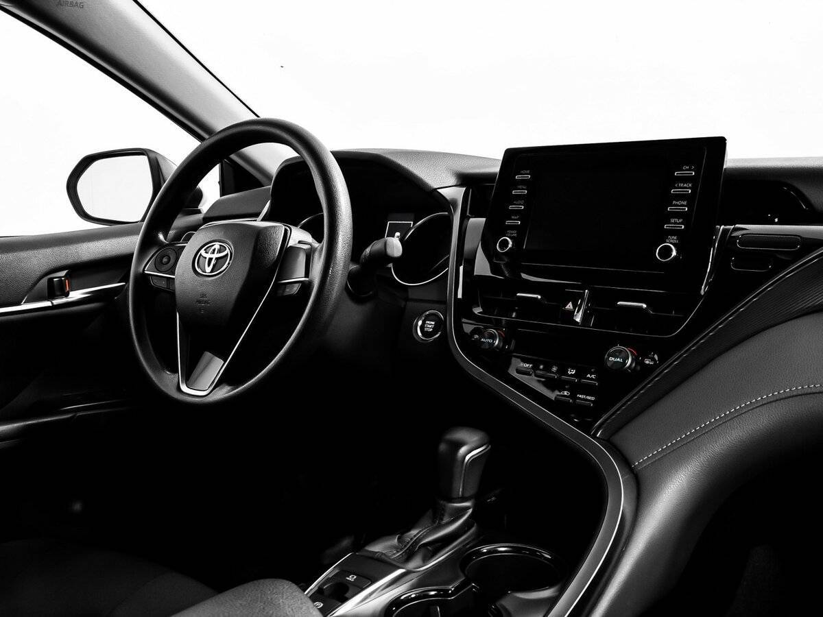 Б/У Тойота Камри 2021 года. Фото: #8