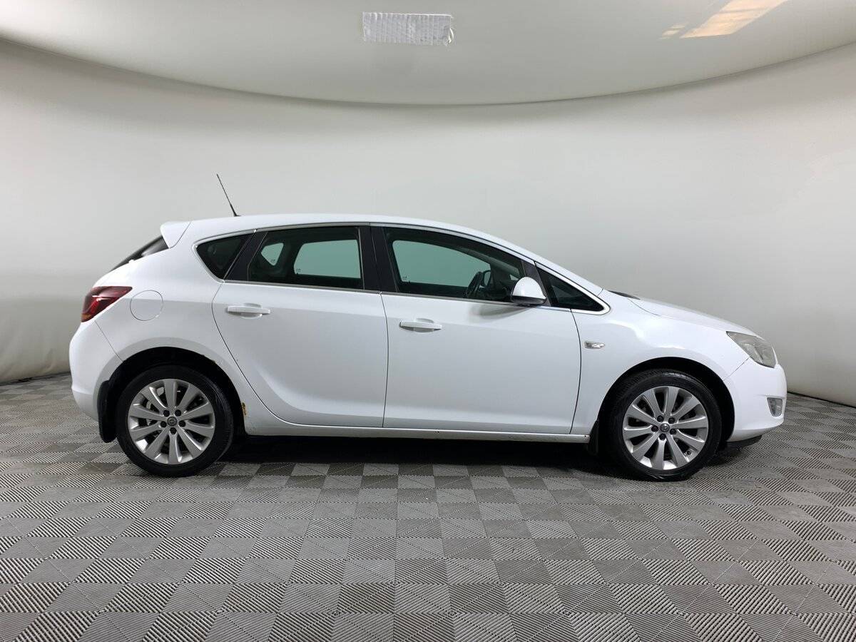 Б/У Опель Астра 2011 года. Фото: #3