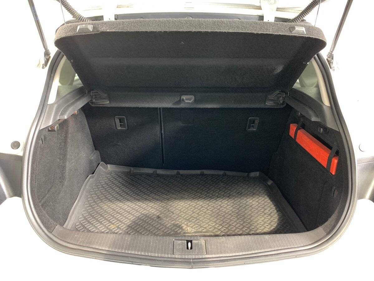 Б/У Опель Астра 2011 года. Фото: #18