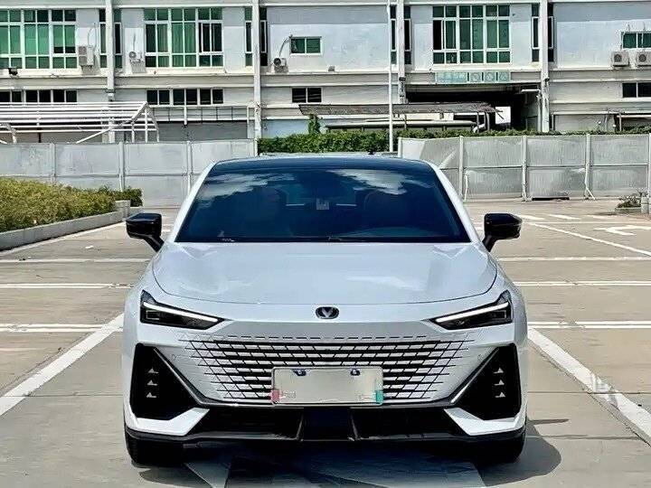 Б/У Чанган УНИ-В 2022 года. Фото: #1