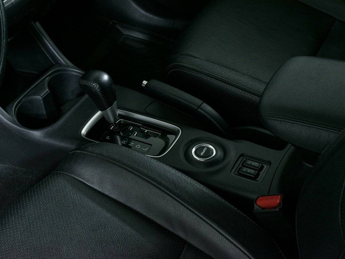 Б/У Митсубиши Оутлэндер 2016 года. Фото: #15