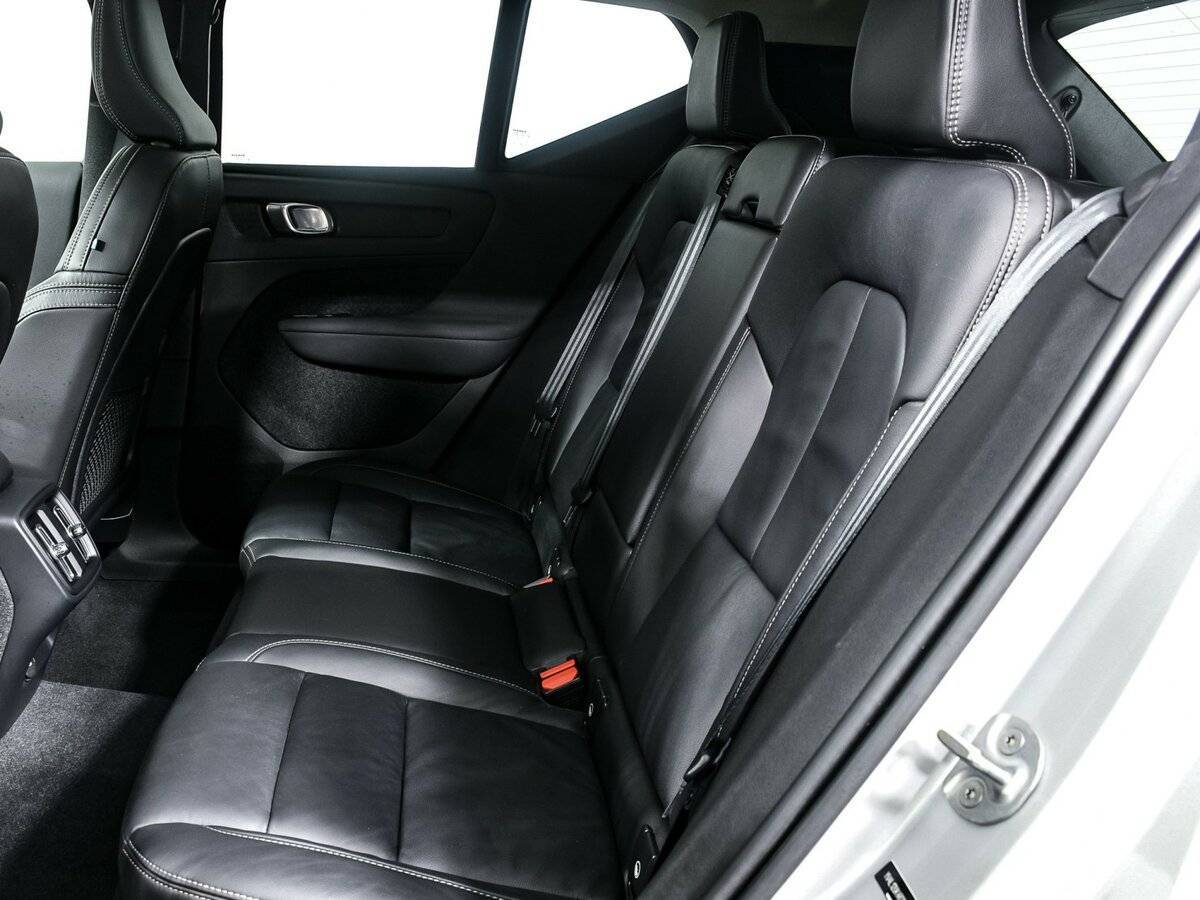 Б/У Вольво ИксЦ40 2023 года. Фото: #12