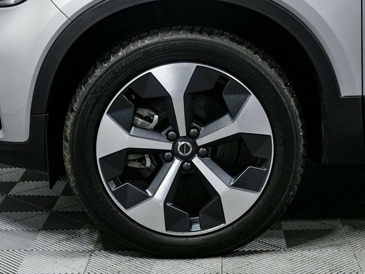 Б/У Вольво ИксЦ40 2023 года. Фото: #13