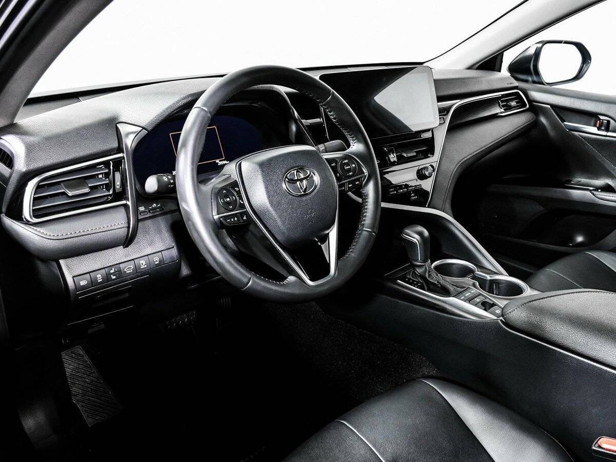 Б/У Тойота Камри 2023 года. Фото: #12