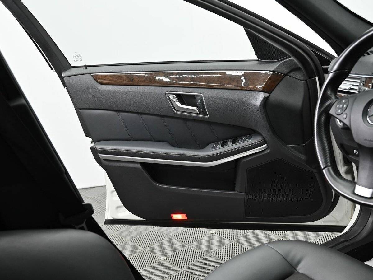 Б/У Мерседес-Бенц Е-Класс 2011 года. Фото: #5