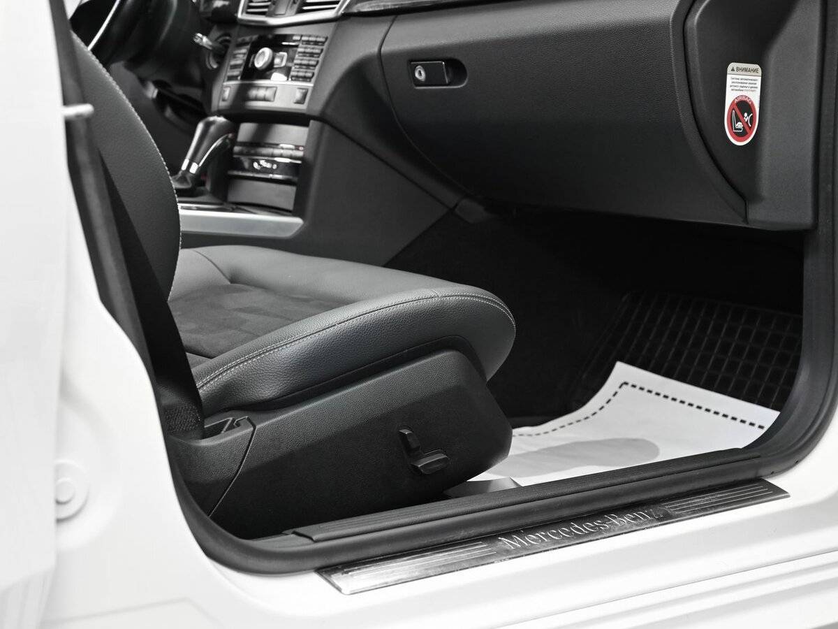 Б/У Мерседес-Бенц Е-Класс 2011 года. Фото: #12