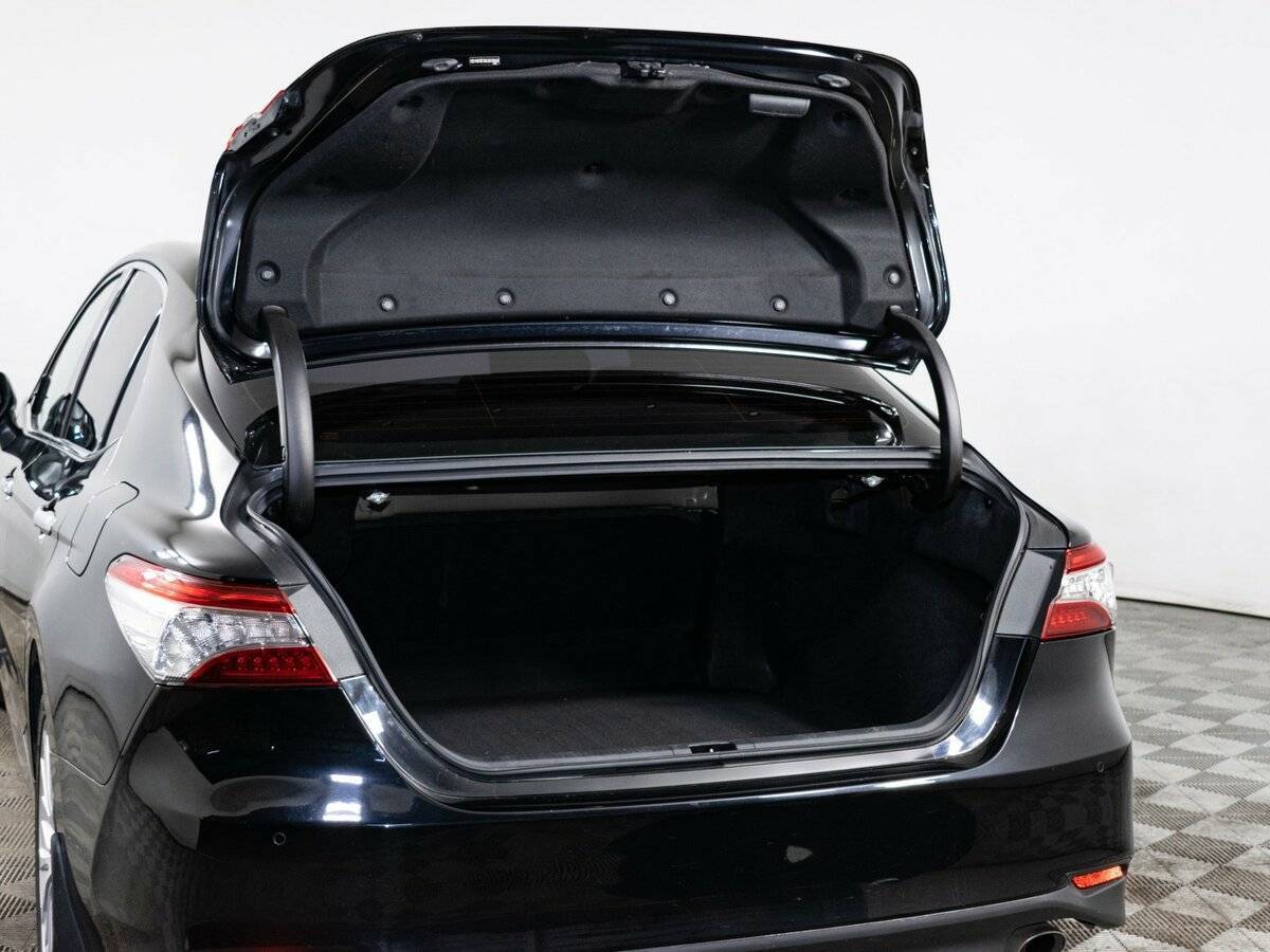 Б/У Тойота Камри 2020 года. Фото: #8