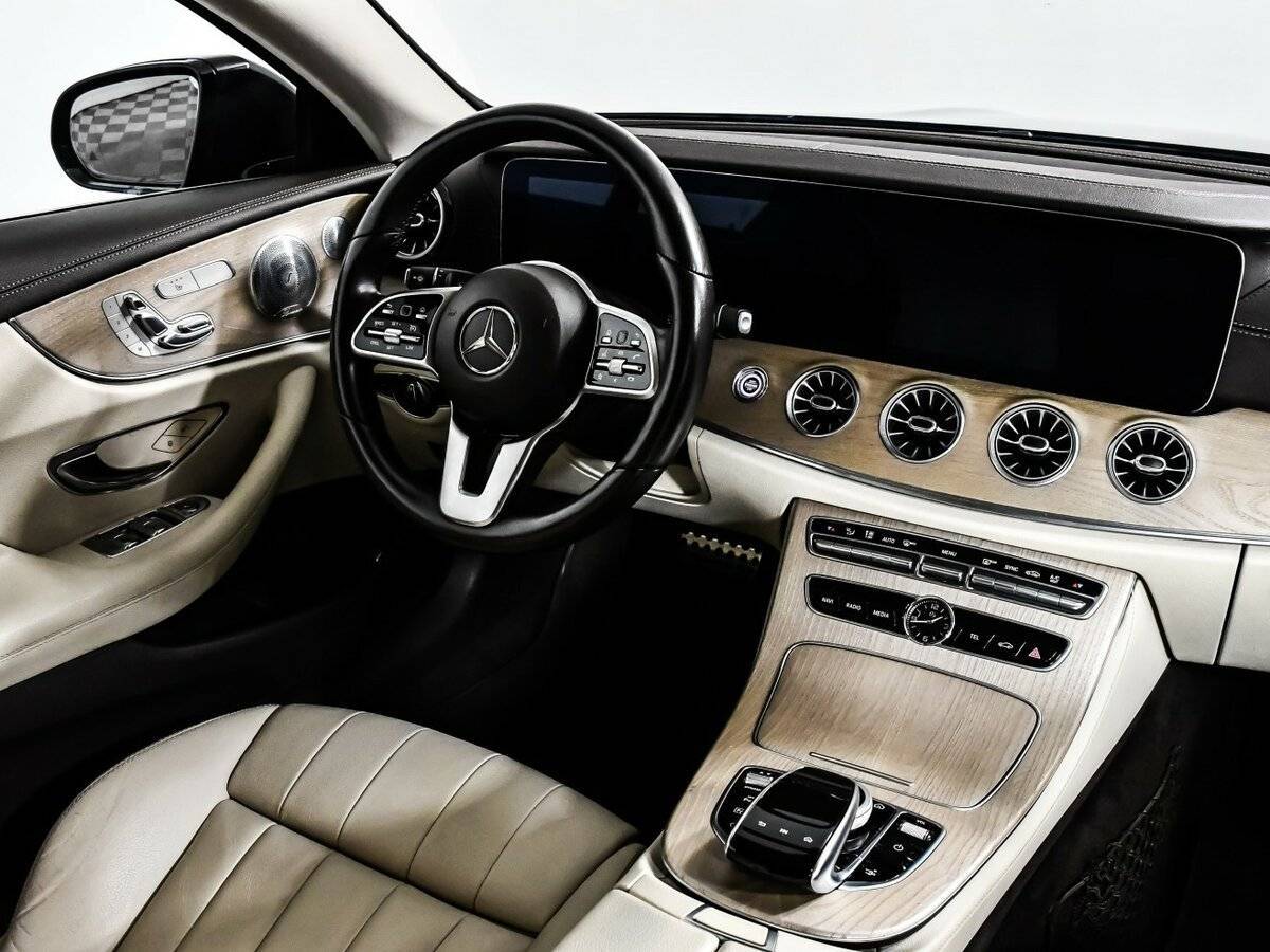 Б/У Мерседес-Бенц Е-Класс 2019 года. Фото: #8