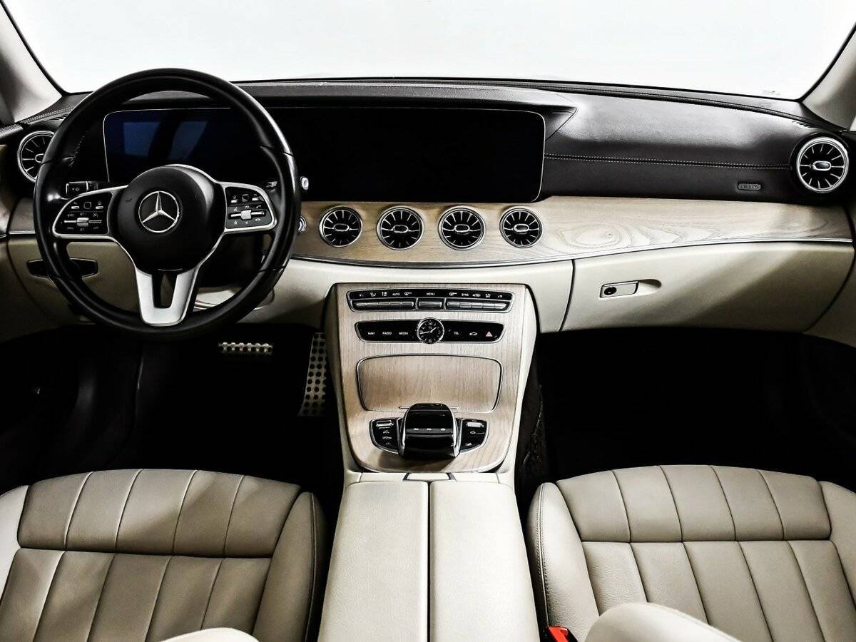 Б/У Мерседес-Бенц Е-Класс 2019 года. Фото: #10