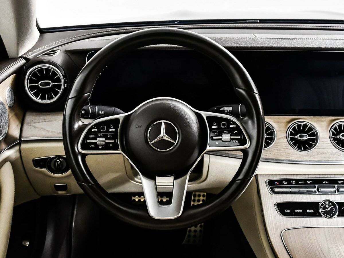 Б/У Мерседес-Бенц Е-Класс 2019 года. Фото: #11