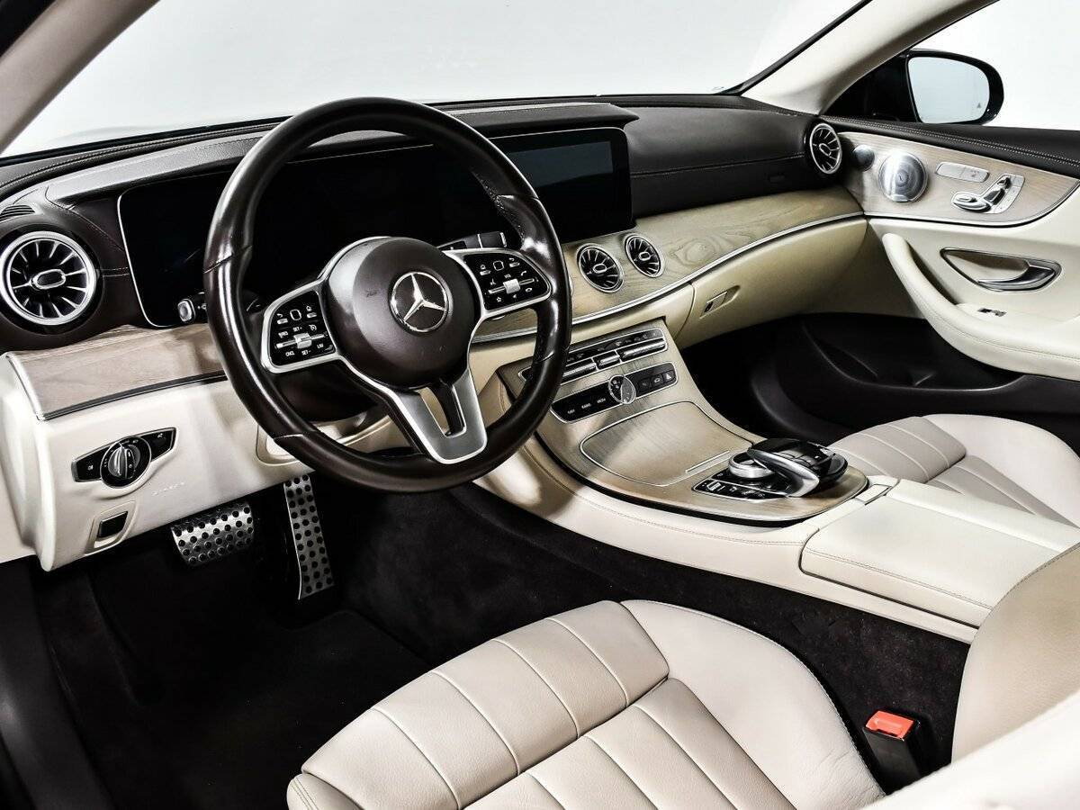 Б/У Мерседес-Бенц Е-Класс 2019 года. Фото: #12