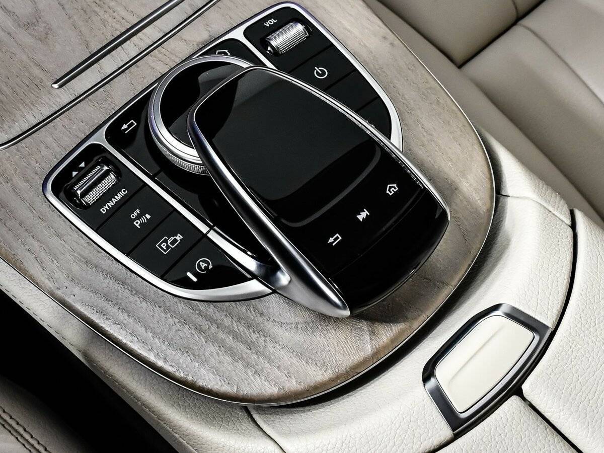 Б/У Мерседес-Бенц Е-Класс 2019 года. Фото: #17