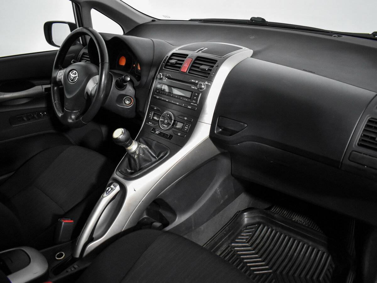 Б/У Тойота Аурис 2008 года. Фото: #10