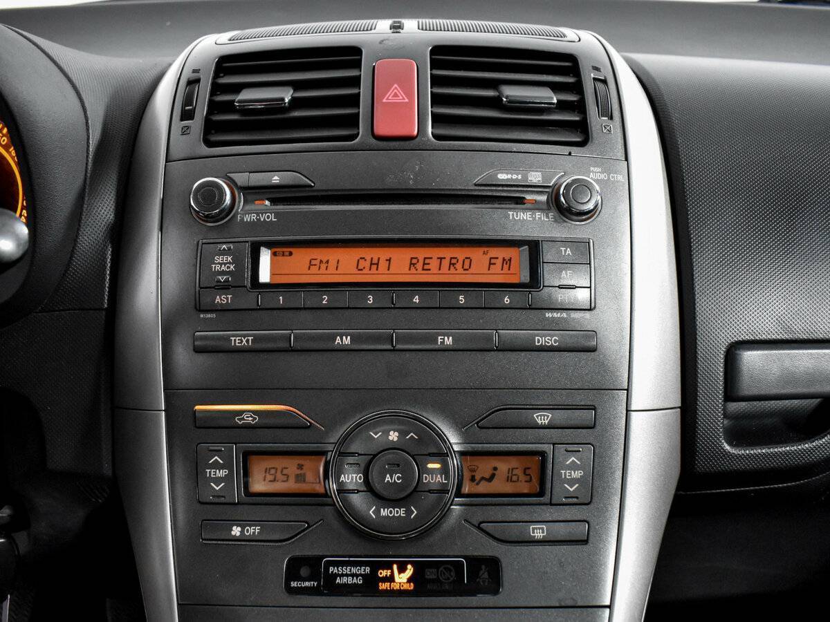 Б/У Тойота Аурис 2008 года. Фото: #13