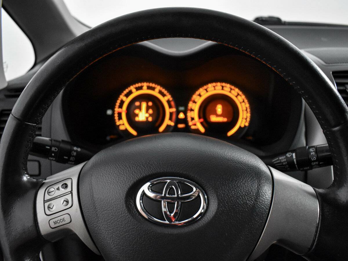 Б/У Тойота Аурис 2008 года. Фото: #15