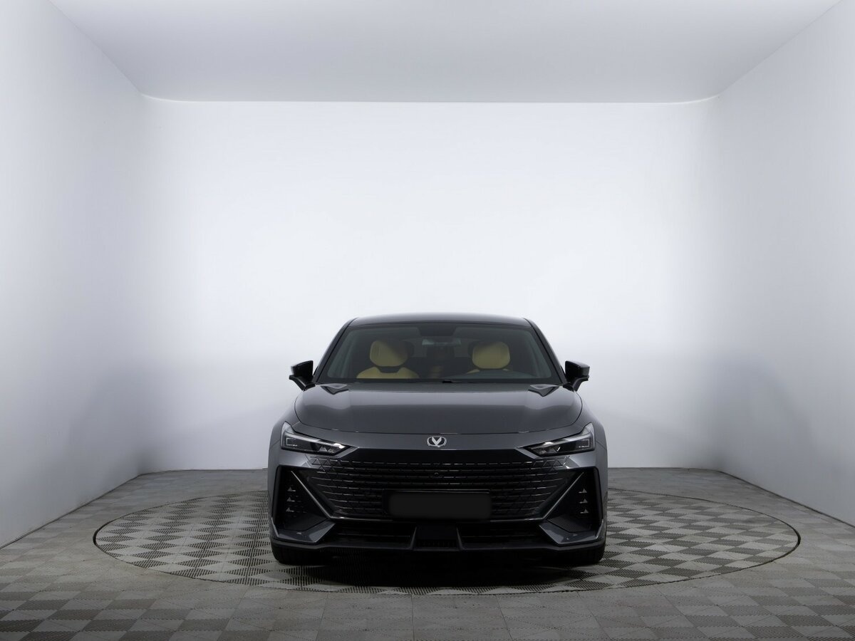 Б/У Чанган УНИ-В 2023 года. Фото: #1