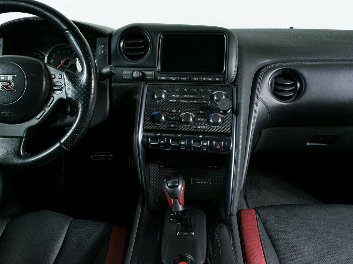 Б/У Ниссан ГТ-Р 2011 года. Фото: #8