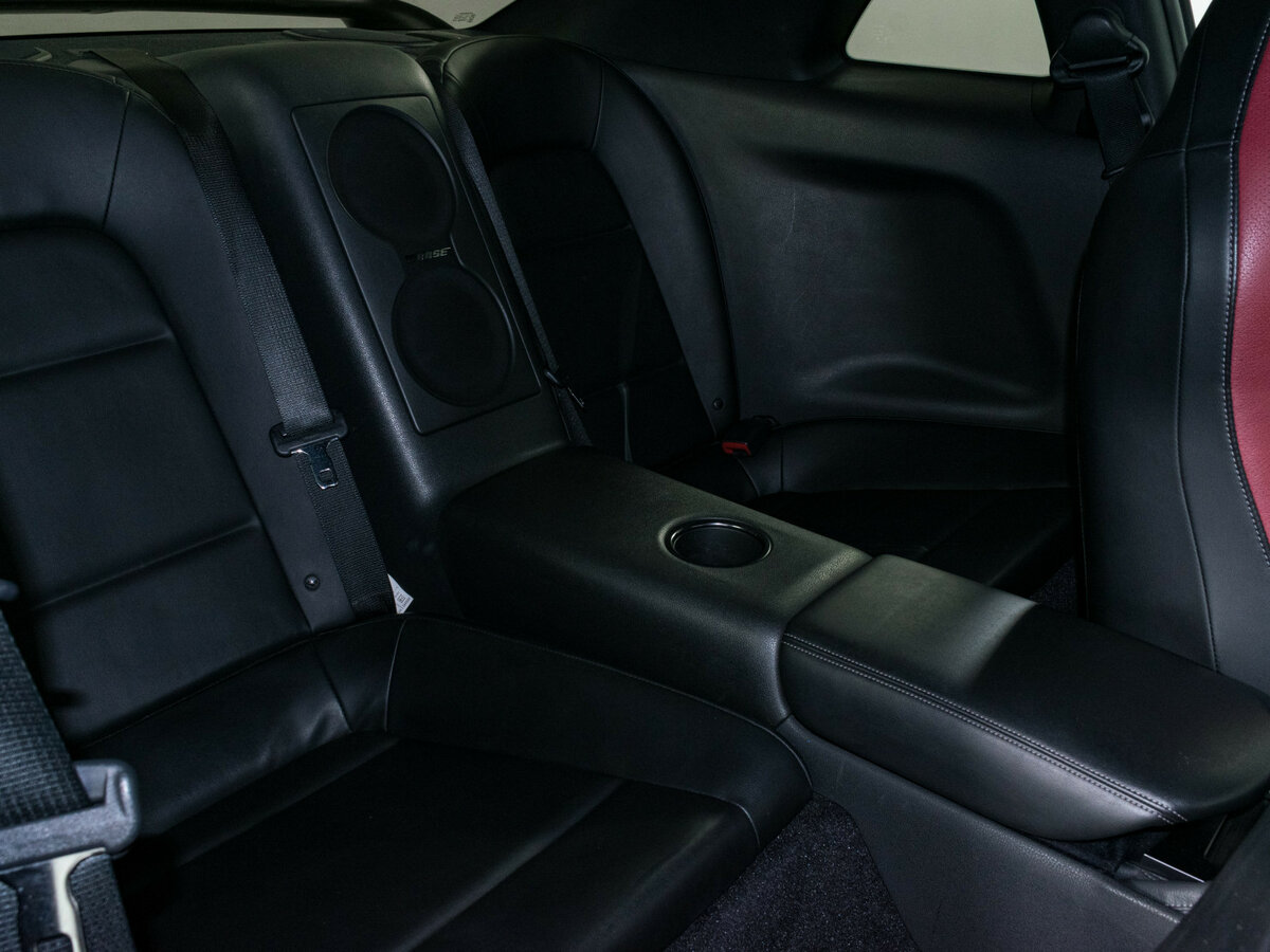 Б/У Ниссан ГТ-Р 2011 года. Фото: #9