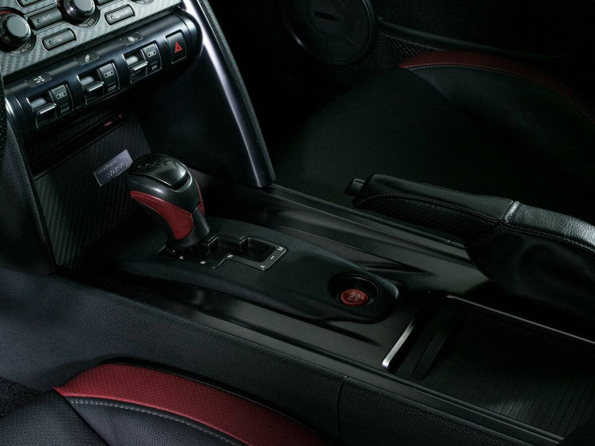 Б/У Ниссан ГТ-Р 2011 года. Фото: #13