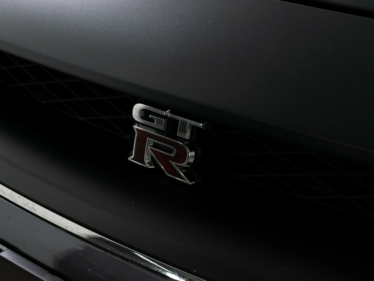 Б/У Ниссан ГТ-Р 2011 года. Фото: #17