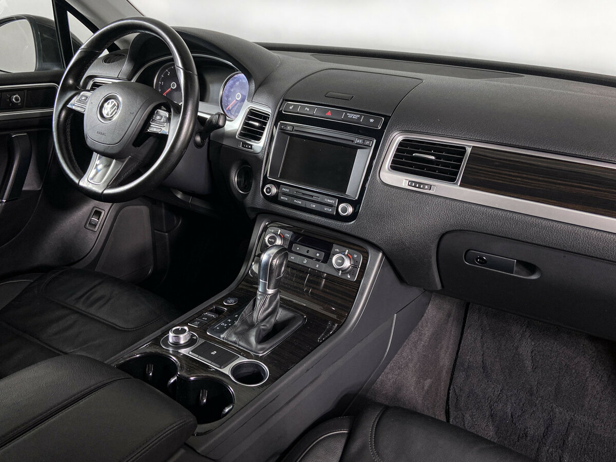 Б/У Фольксваген Туарег 2015 года. Фото: #8