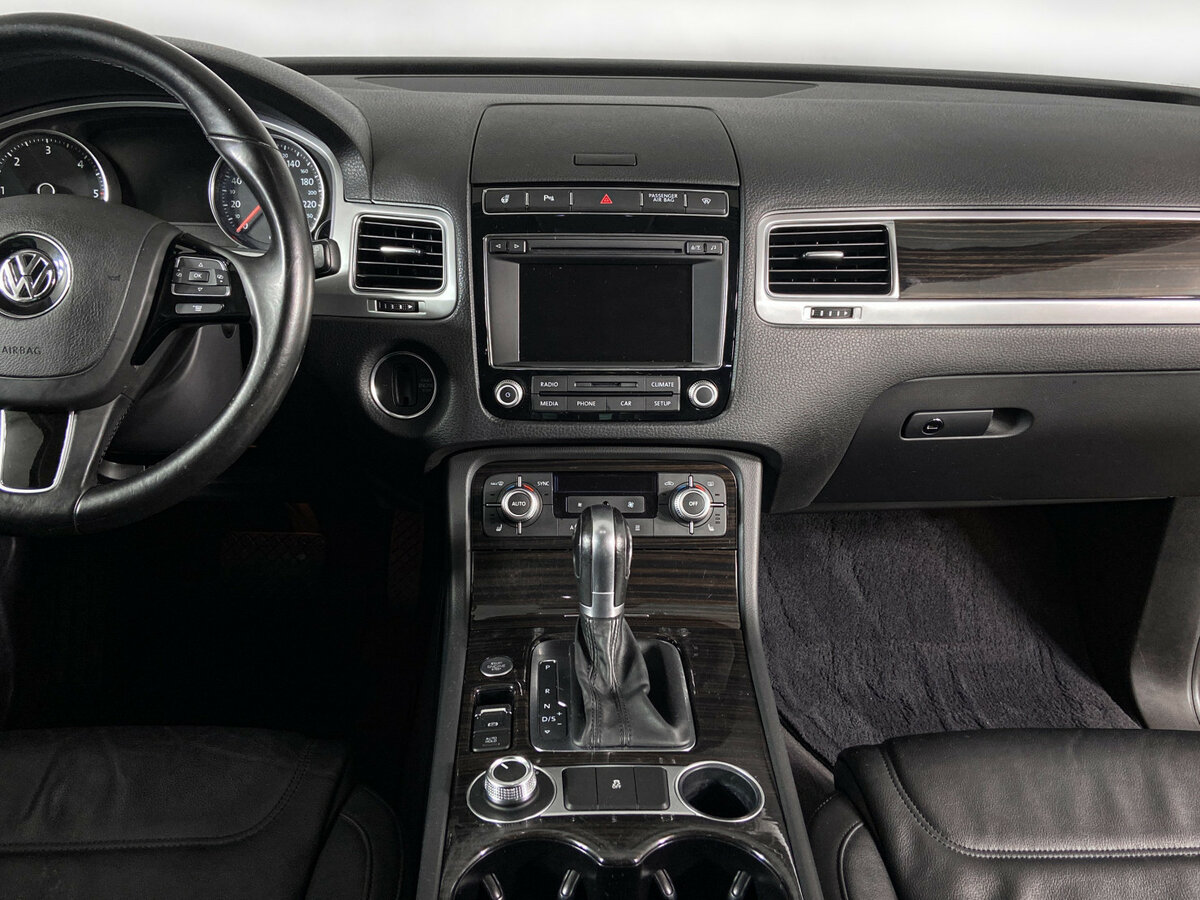 Б/У Фольксваген Туарег 2015 года. Фото: #9