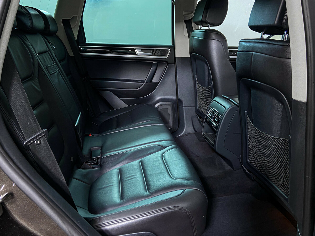 Б/У Фольксваген Туарег 2015 года. Фото: #10