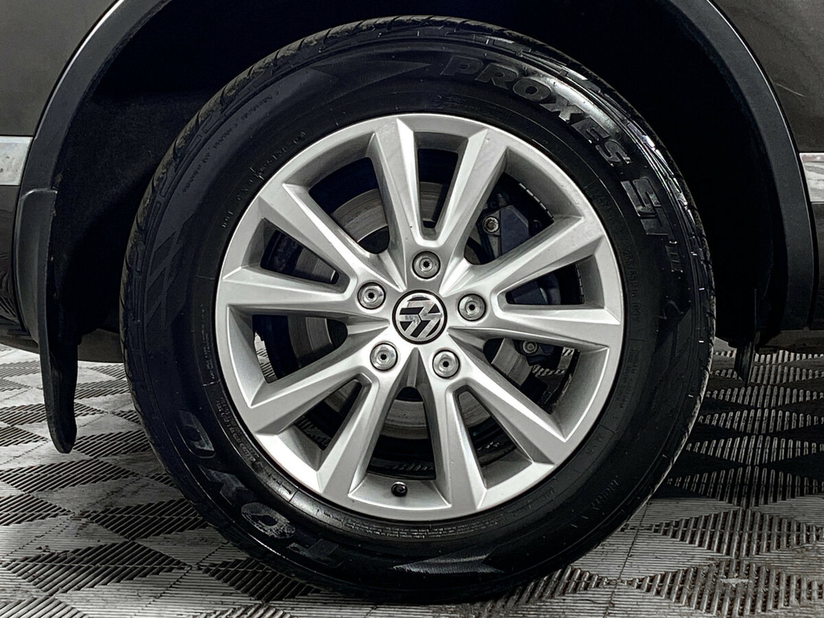 Б/У Фольксваген Туарег 2015 года. Фото: #18